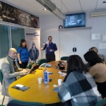 Un grupo de prensa internacional visitó Conservas Serrats para conocer la labor de Bermeo Tuna World Capital y el sector pesquero y conservero de Bermeo.